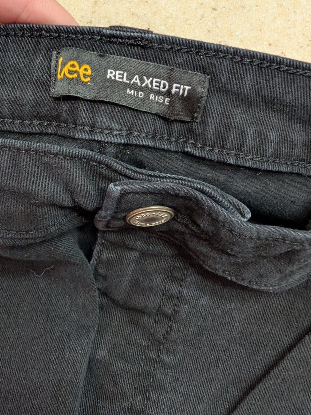 Lee Relaxed Fit Mid Rise Capri Pants Black Denim Size 18 - Picture 3 of 4